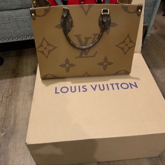 LV ON THE GO  mm this is a brand new bag authentic. By far the best LV must have - Picture 2 of 11